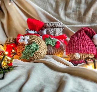 Non per caricarvi di ansia ma mancano poco più di 60 giorni allo spacchettamento natalizio e decisamente meno allo sfoggio dell'albero di Natale!
Noi in fiera ad @abilmente ci prepariamo con il laboratorio di palline di Natale realizzate col mulinetto @prym.consumer.italia .
Vi aspetto al padiglione 1 stand 168!

#tintarelladilana 
#knit
#knitting
#knittingtips 
#knittingstories 
#knittingdiary 
#knittingaddict 
#crochet
#crochetstory 
#crochetdiaries 
#crochetpattern 
#tricotin 
#tricotinaddict 
#maglieria 
#uncinetto 
#abilmentetorino22 
#laviadelleidee
